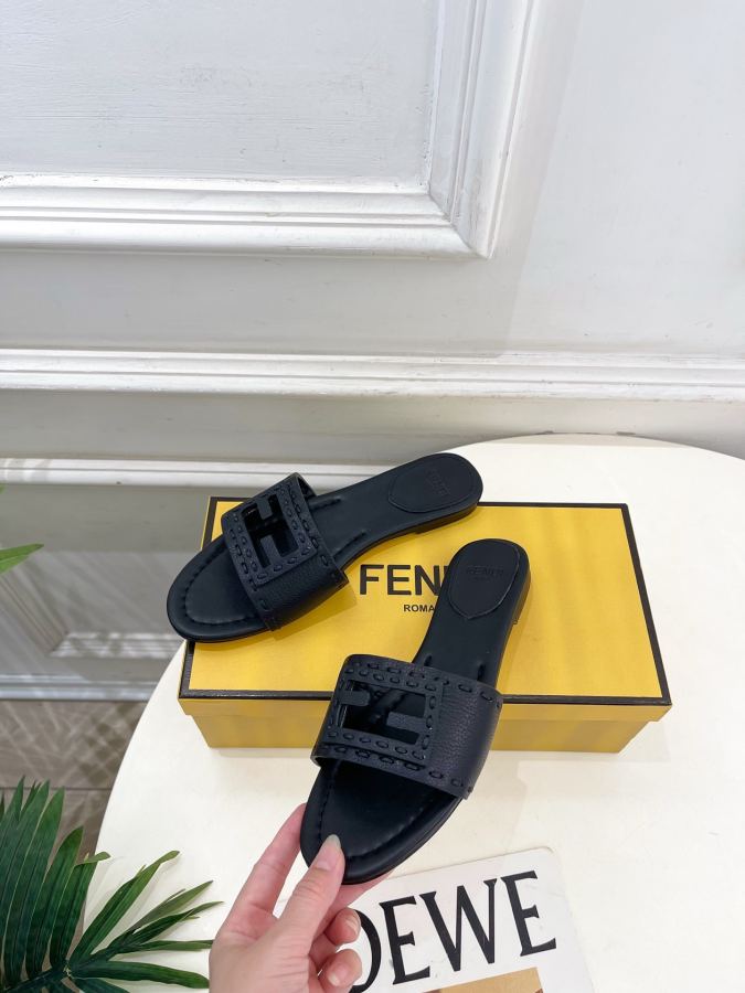 Fendi women's shoes 𝐅𝐄𝐍𝐃𝐈 | Fendi 26𝐬𝐬 — Premium Replica — photo 3