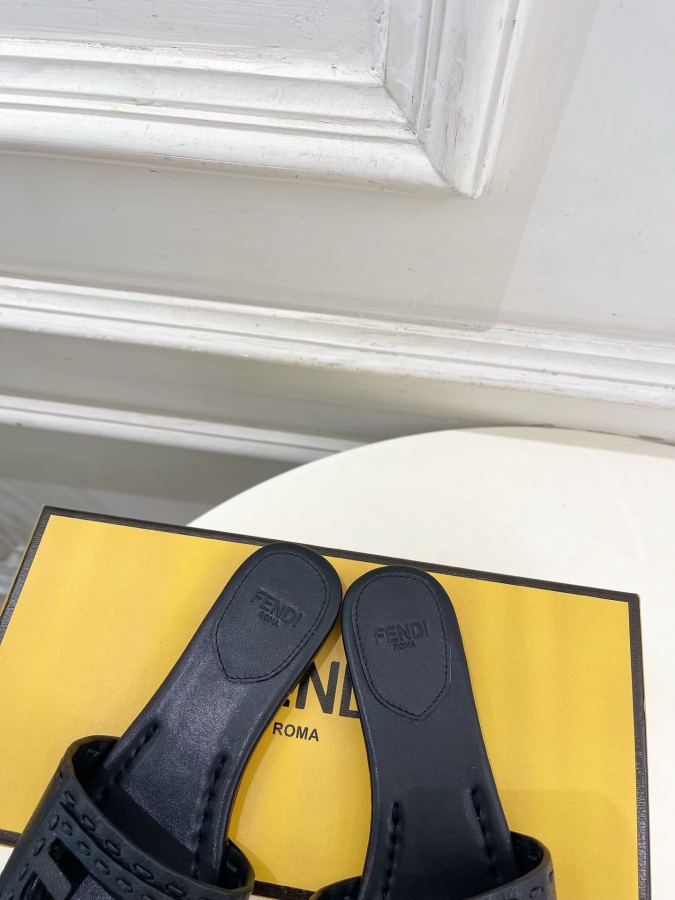 Fendi women's shoes 𝐅𝐄𝐍𝐃𝐈 | Fendi 26𝐬𝐬 — Premium Replica — photo 7