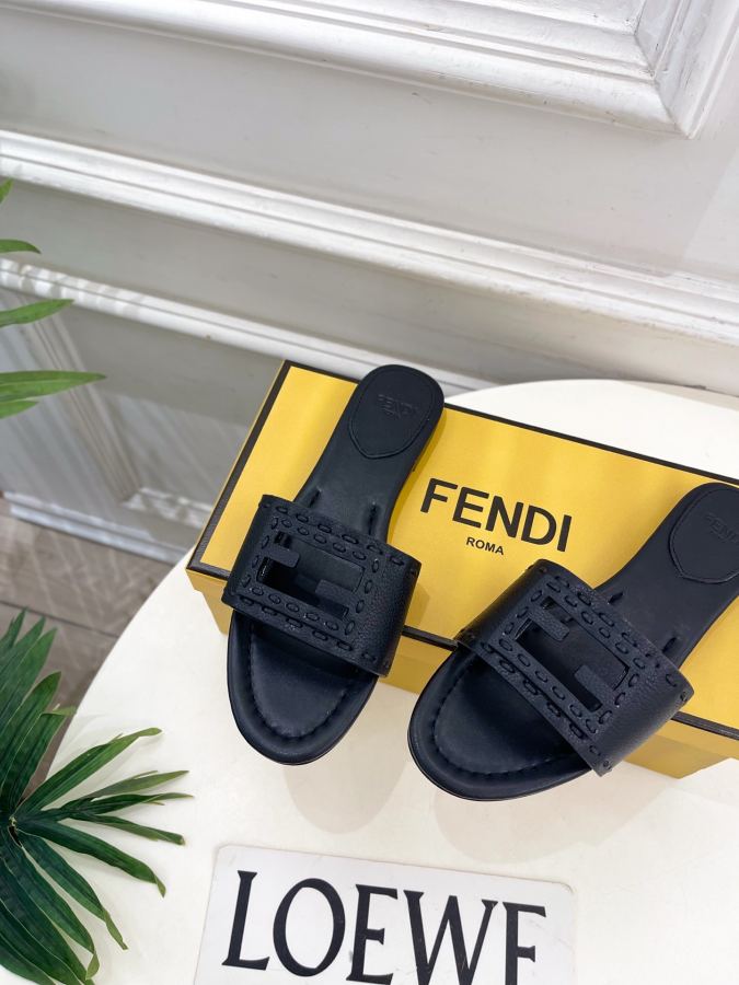 Fendi women's shoes 𝐅𝐄𝐍𝐃𝐈 | Fendi 26𝐬𝐬 — Premium Replica — photo 6