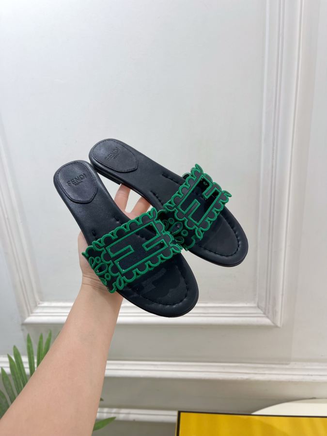 Fendi women's shoes 𝐅𝐄𝐍𝐃𝐈 | Fendi 26𝐬𝐬 — Premium Replica — photo 4