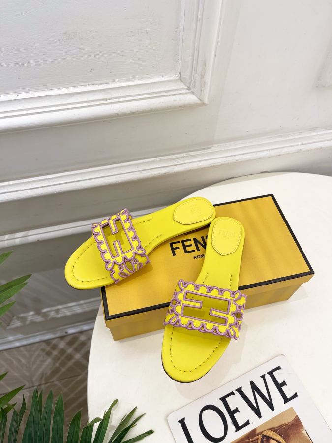 Fendi women's shoes 𝐅𝐄𝐍𝐃𝐈 | Fendi 26𝐬𝐬 — Premium Replica — photo 5