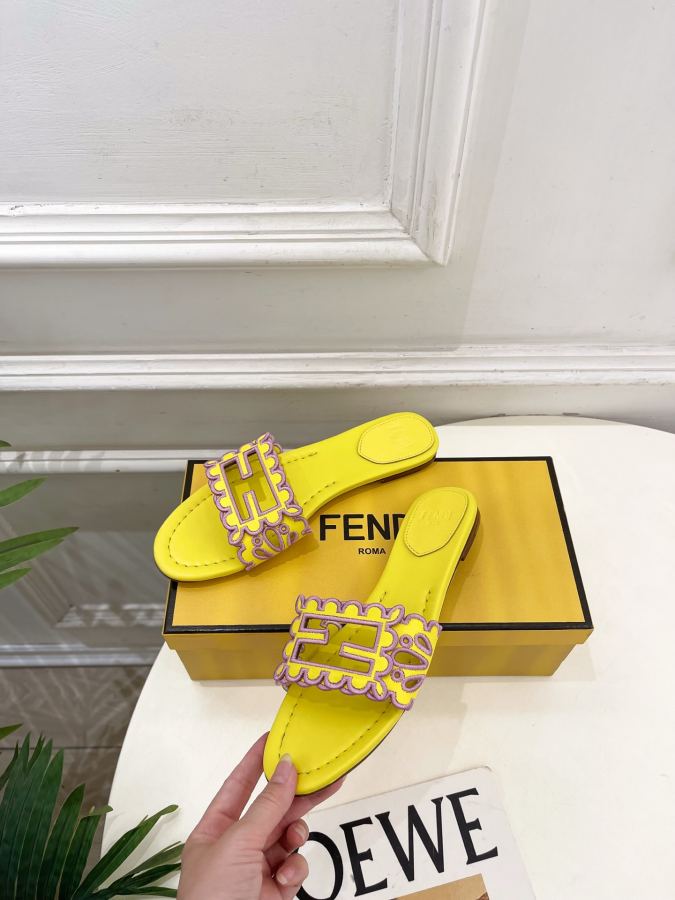 Fendi women's shoes 𝐅𝐄𝐍𝐃𝐈 | Fendi 26𝐬𝐬 — Premium Replica — photo 3