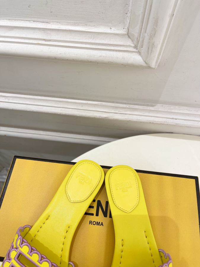 Fendi women's shoes 𝐅𝐄𝐍𝐃𝐈 | Fendi 26𝐬𝐬 — Premium Replica — photo 7