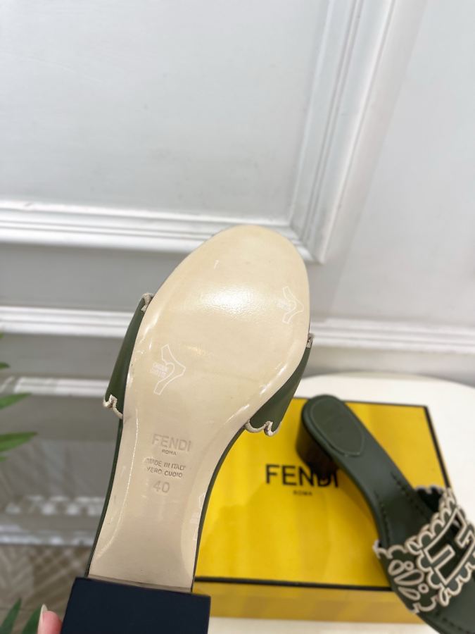 Fendi women's shoes 𝐅𝐄𝐍𝐃𝐈 | Fendi 26𝐬𝐬 — 1:1 Replica For Sale — photo 9