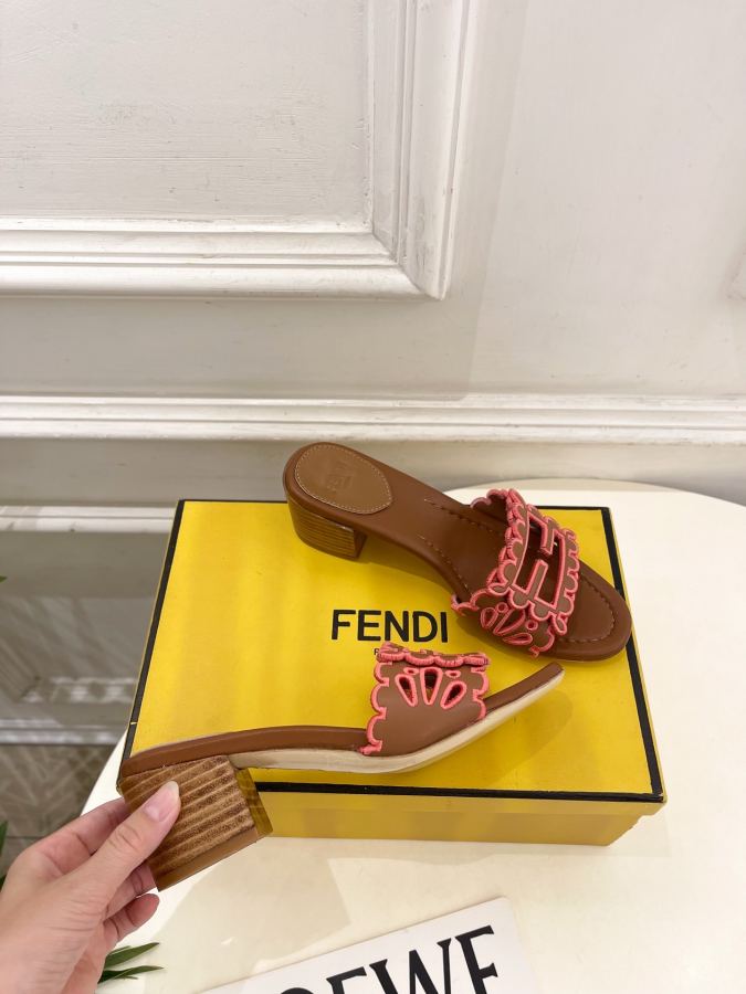 Fendi women's shoes 𝐅𝐄𝐍𝐃𝐈 | Fendi 26𝐬𝐬 — Premium Replica — photo 4