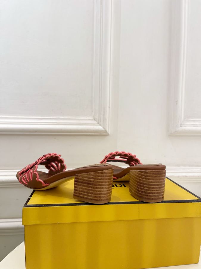 Fendi women's shoes 𝐅𝐄𝐍𝐃𝐈 | Fendi 26𝐬𝐬 — Premium Replica — photo 8