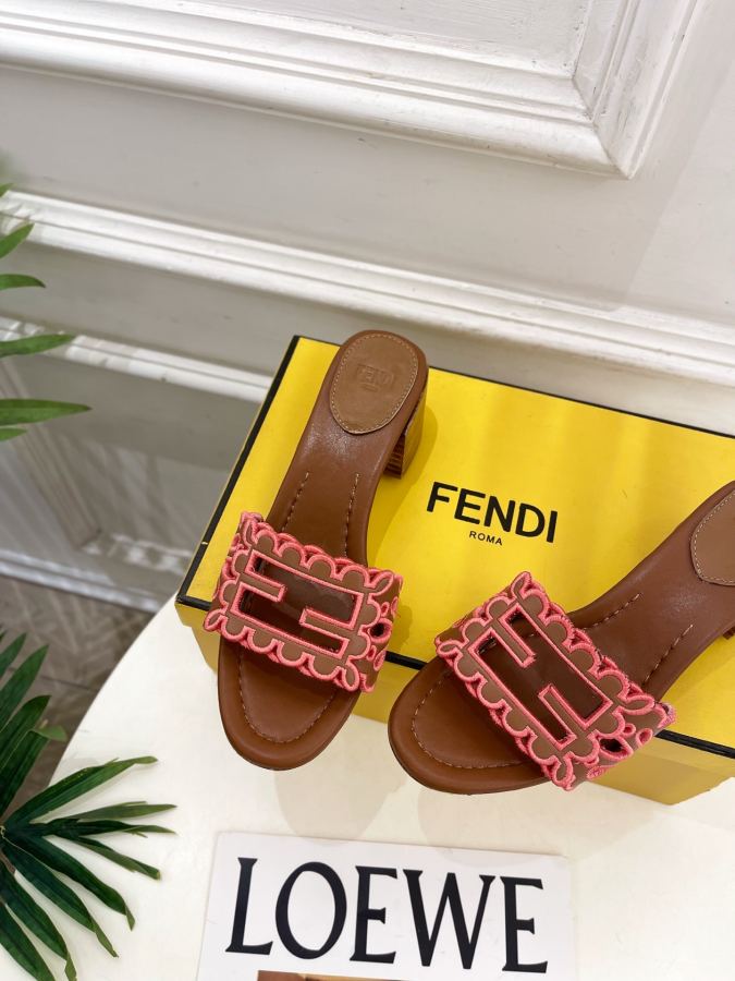 Fendi women's shoes 𝐅𝐄𝐍𝐃𝐈 | Fendi 26𝐬𝐬 — Premium Replica — photo 7