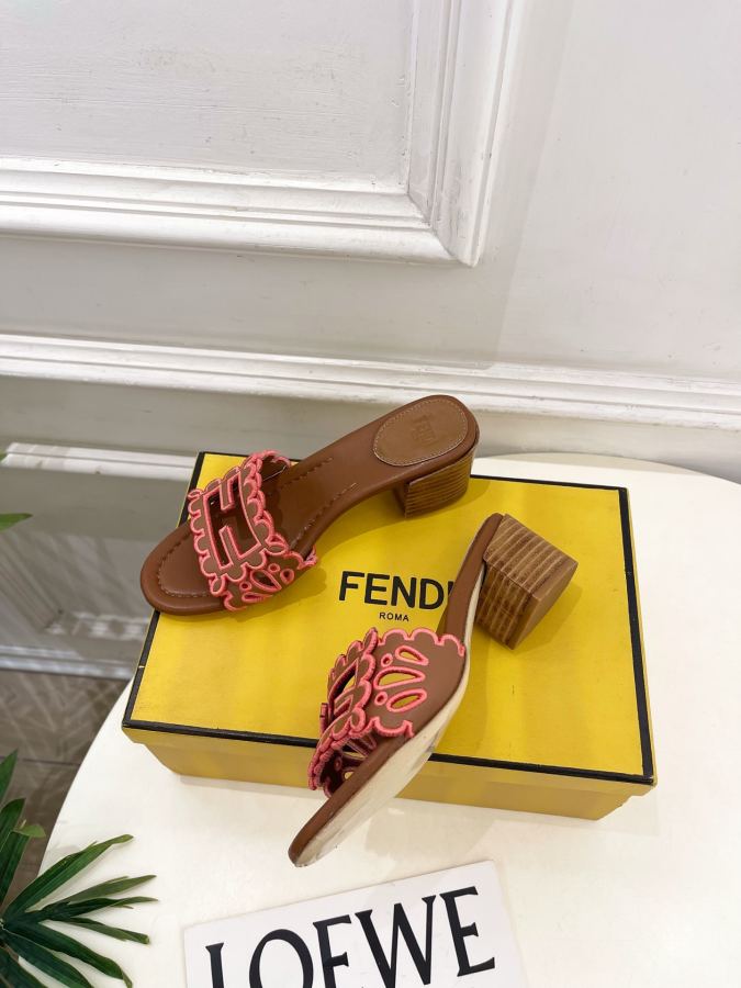 Fendi women's shoes 𝐅𝐄𝐍𝐃𝐈 | Fendi 26𝐬𝐬 — Premium Replica — photo 5