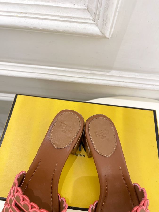 Fendi women's shoes 𝐅𝐄𝐍𝐃𝐈 | Fendi 26𝐬𝐬 — Premium Replica — photo 6