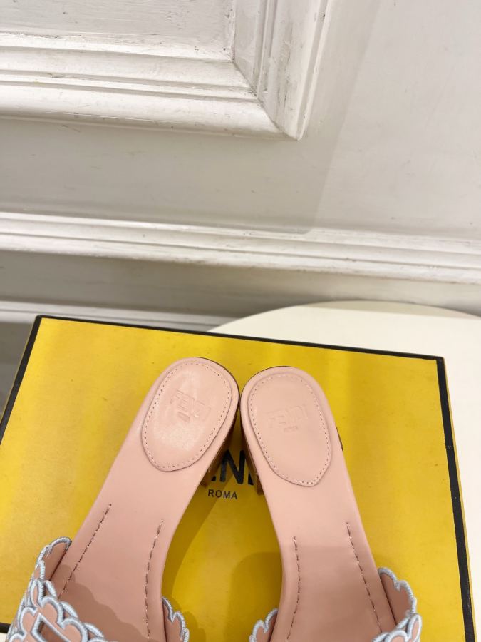 Fendi women's shoes 𝐅𝐄𝐍𝐃𝐈 | Fendi 26𝐬𝐬 — Premium Replica — photo 7