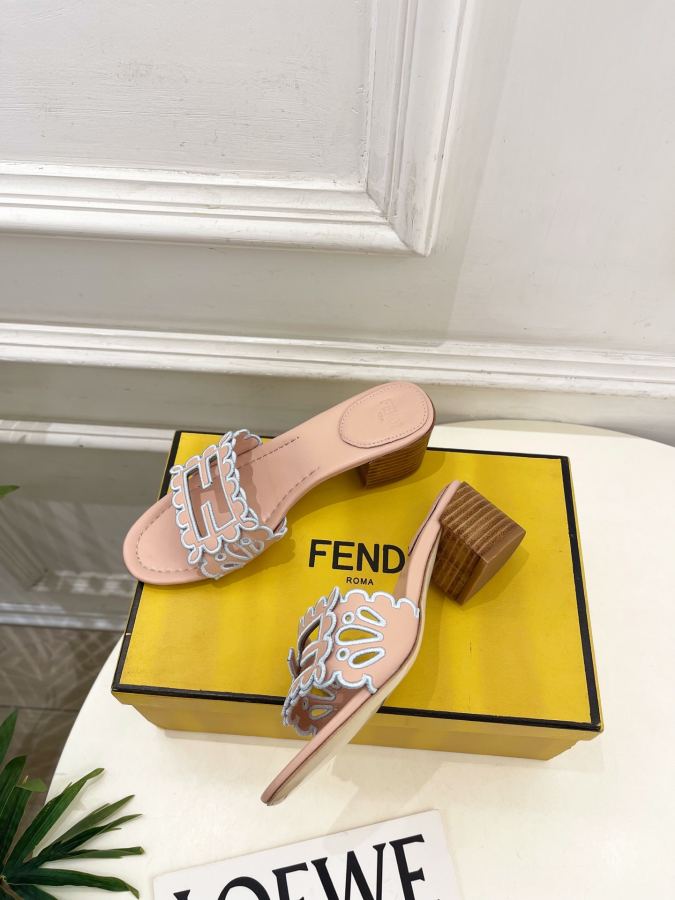 Fendi women's shoes 𝐅𝐄𝐍𝐃𝐈 | Fendi 26𝐬𝐬 — Premium Replica — photo 5