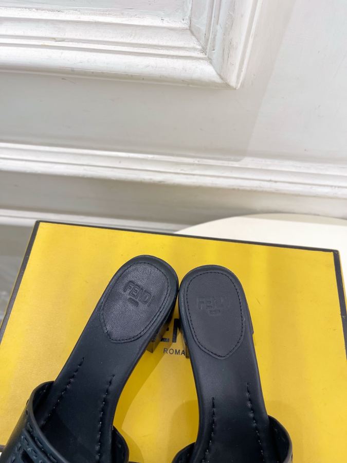 Fendi women's shoes 𝐅𝐄𝐍𝐃𝐈 | Fendi 26𝐬𝐬 — AAA Quality Replica — photo 7