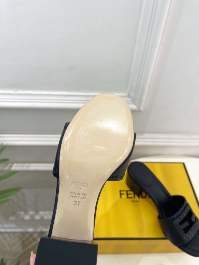 Fendi women's shoes 𝐅𝐄𝐍𝐃𝐈 | Fendi 26𝐬𝐬 — AAA Quality Replica — photo 9