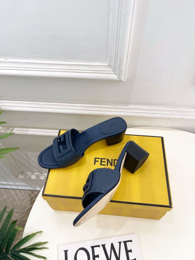 Fendi women's shoes 𝐅𝐄𝐍𝐃𝐈 | Fendi 26𝐬𝐬 — Premium Replica — photo 4