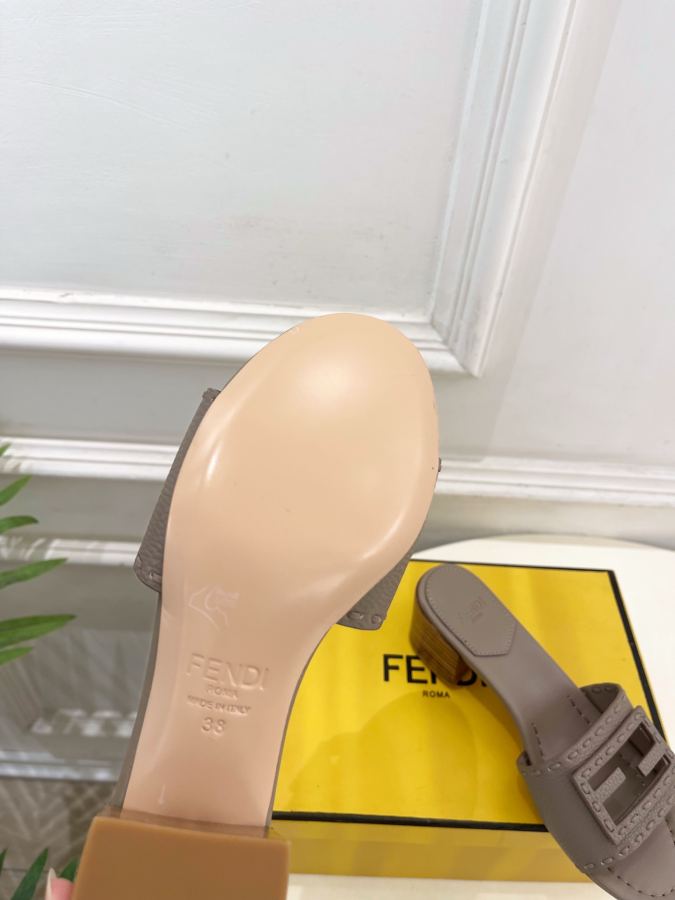 Fendi women's shoes 𝐅𝐄𝐍𝐃𝐈 | Fendi 26𝐬𝐬 — AAA Quality Replica — photo 9