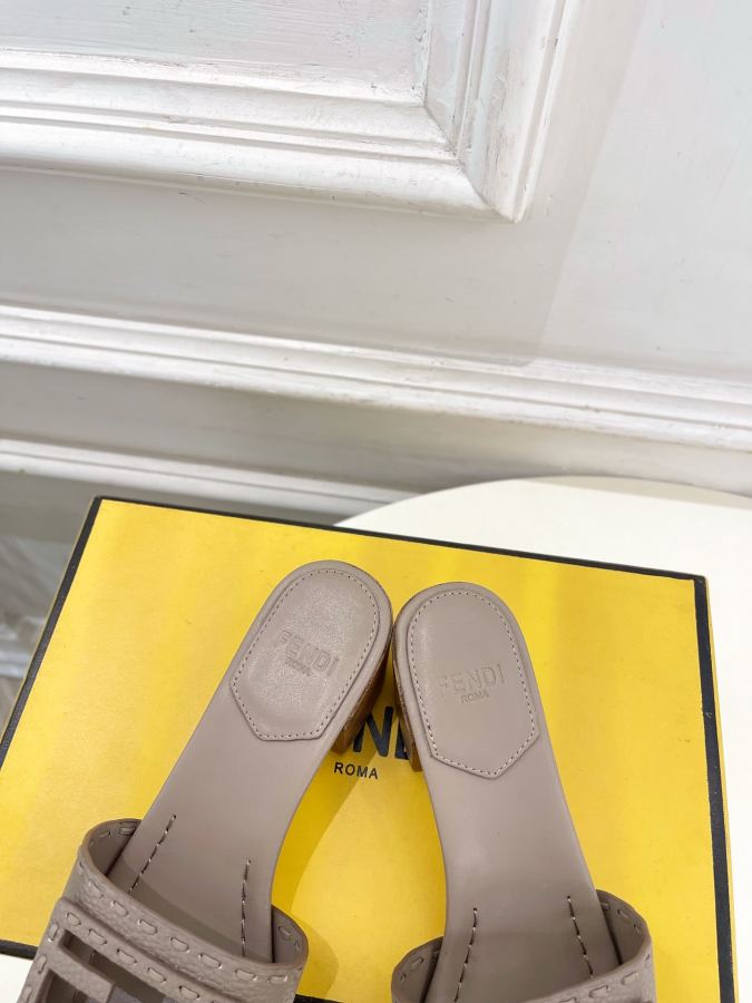 Fendi women's shoes 𝐅𝐄𝐍𝐃𝐈 | Fendi 26𝐬𝐬 — AAA Quality Replica — photo 6