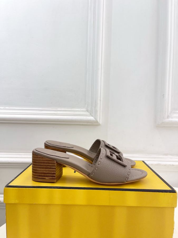 Fendi women's shoes 𝐅𝐄𝐍𝐃𝐈 | Fendi 26𝐬𝐬 — AAA Quality Replica — photo 2