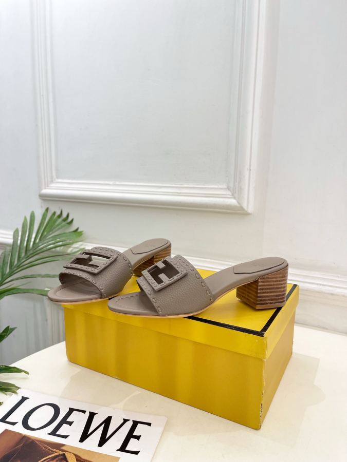 Fendi women's shoes 𝐅𝐄𝐍𝐃𝐈 | Fendi 26𝐬𝐬 — AAA Quality Replica — photo 3