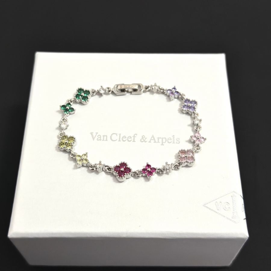 Van Cleef & Arpels Jewelry four-leaf clover bracelet, V gold level, diamond inlaid, three-dimensional — 1:1 Replica For Sale