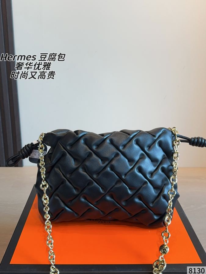 Hermes Women Hermès Les Nécessaires d'Hermès ​​ Swift ￼ 23*5*18cm — Premium Replica — photo 6