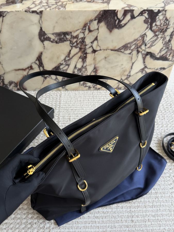 PRADA tas Prada zwart goud nylon draagtas — photo 3