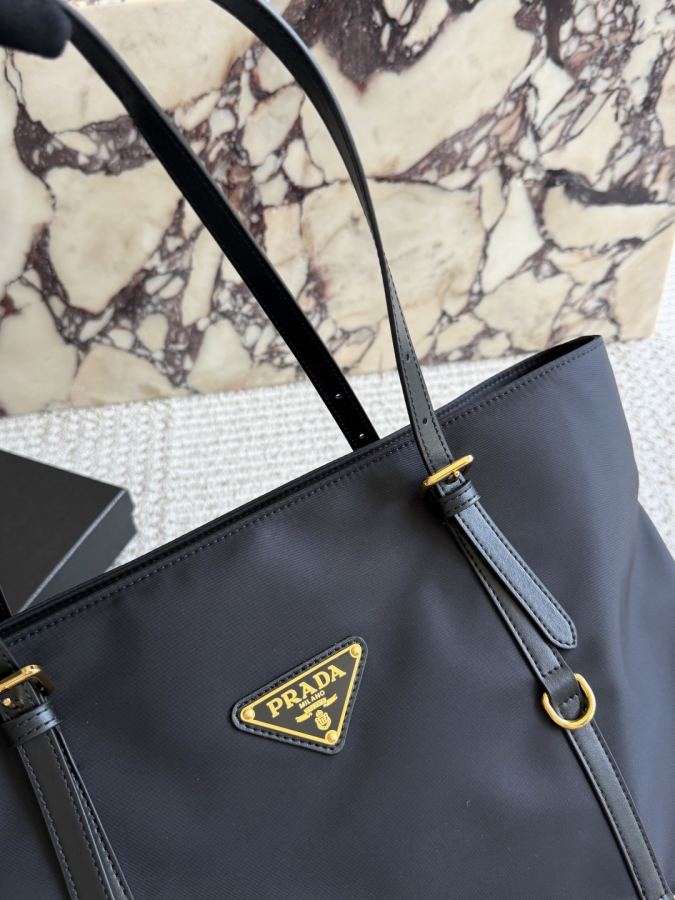 PRADA tas Prada zwart goud nylon draagtas — photo 2