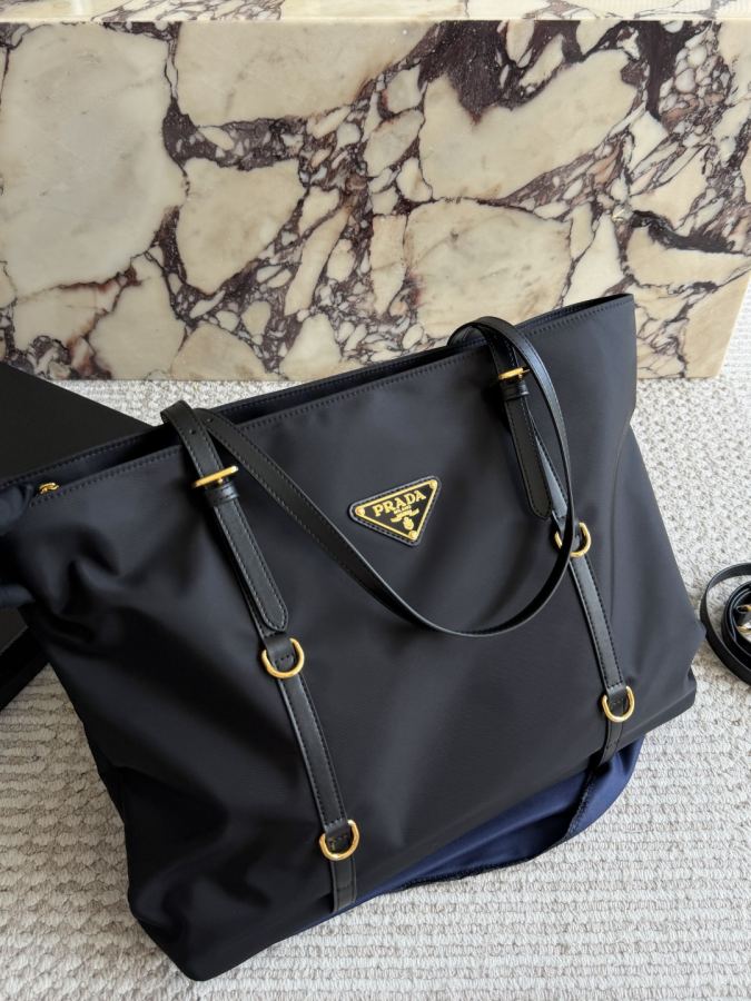 PRADA tas Prada zwart goud nylon draagtas — photo 8