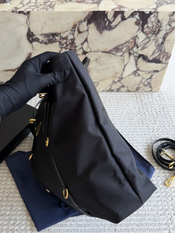 PRADA tas Prada zwart goud nylon draagtas — photo 4
