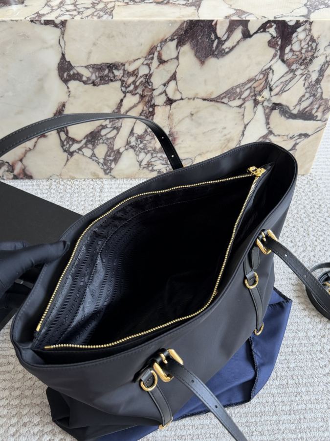 PRADA tas Prada zwart goud nylon draagtas — photo 9
