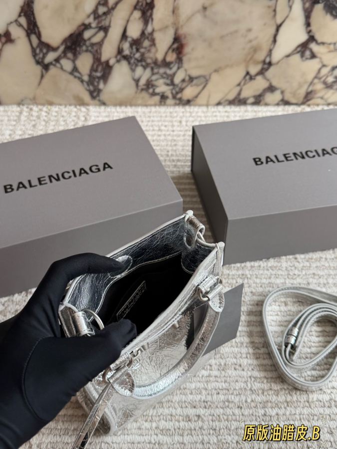 Sac Balenciaga Original en cuir ciré à l'huile unique avec boîte — photo 5