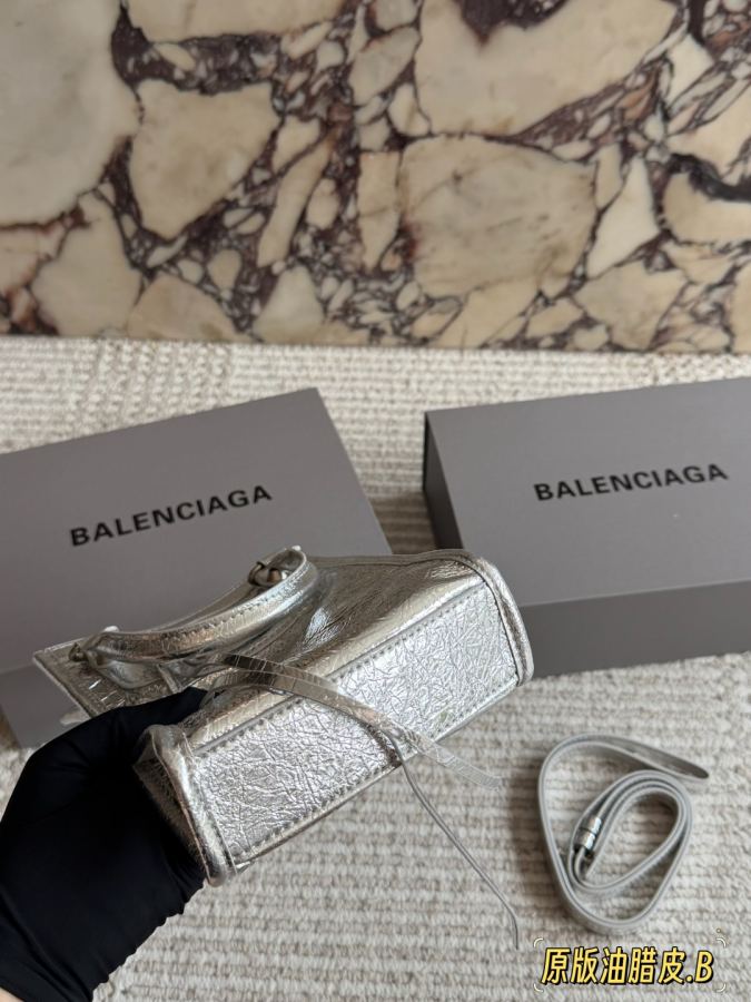 Sac Balenciaga Original en cuir ciré à l'huile unique avec boîte — photo 4