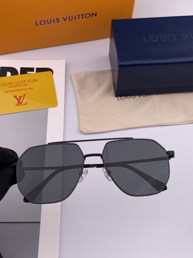 LV glasses LV men's colorful aviator polarized sunglasses Material: HD nylon thickened card slot — 1:1 Replica For Sale — photo 3