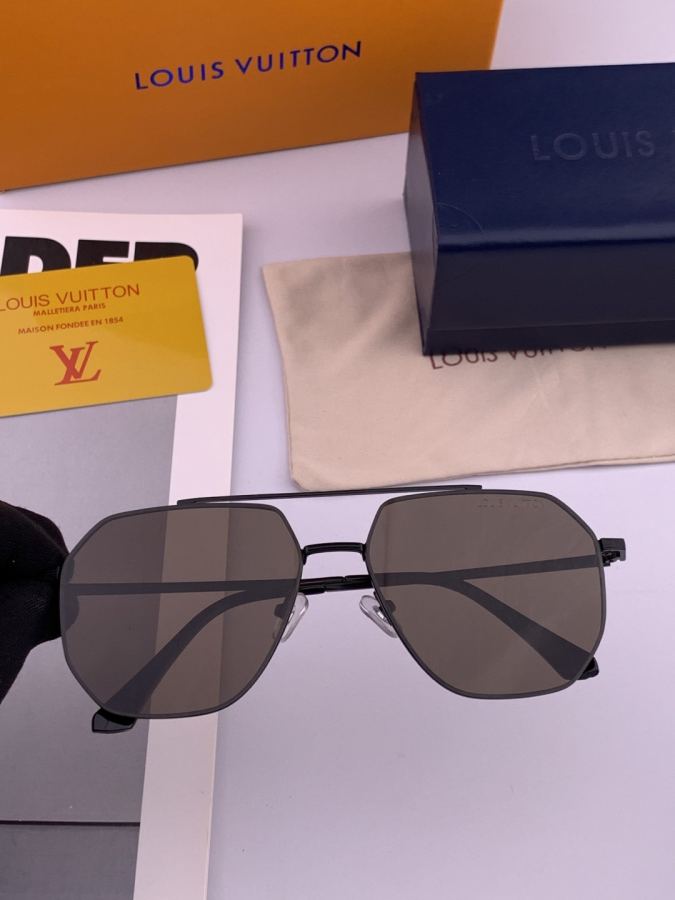 LV glasses LV men's colorful aviator polarized sunglasses Material: HD nylon thickened card slot — 1:1 Replica For Sale — photo 4