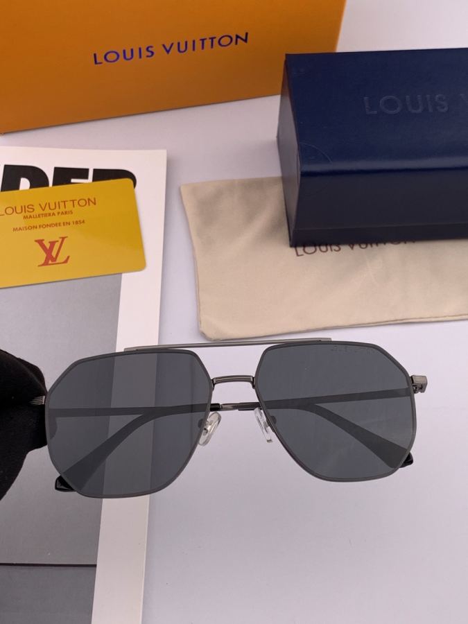 LV glasses LV men's colorful aviator polarized sunglasses Material: HD nylon thickened card slot — 1:1 Replica For Sale — photo 5