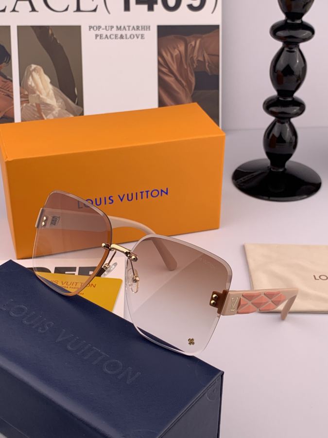 LV glasses L1550 large-frame sunglasses with classic square frame, elegant with coat or dress, nylon — AAA Quality Replica — photo 6