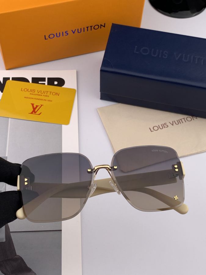 LV glasses L1550 large-frame sunglasses with classic square frame, elegant with coat or dress, nylon — AAA Quality Replica — photo 5
