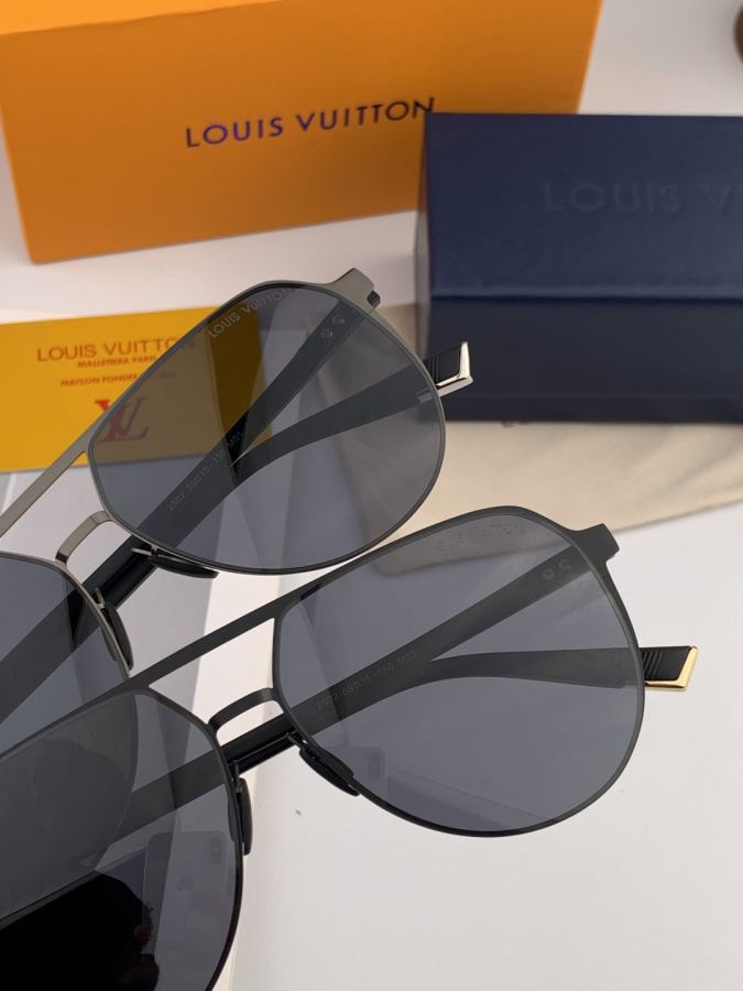 LV glasses LV men's colorful aviator polarized sunglasses Material: HD nylon thickened card slot — 1:1 Replica For Sale — photo 7