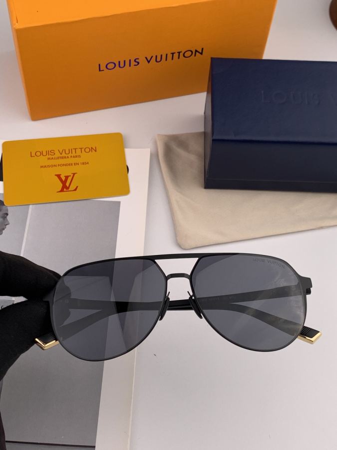 LV glasses LV men's colorful aviator polarized sunglasses Material: HD nylon thickened card slot — 1:1 Replica For Sale — photo 2