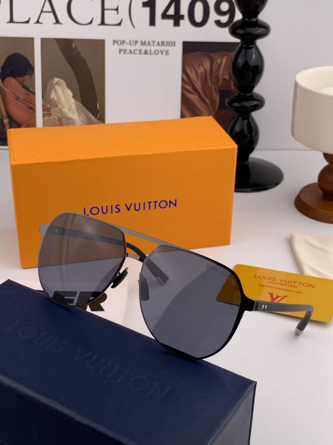LV glasses LV men's colorful aviator polarized sunglasses Material: HD nylon thickened card slot — 1:1 Replica For Sale — photo 5