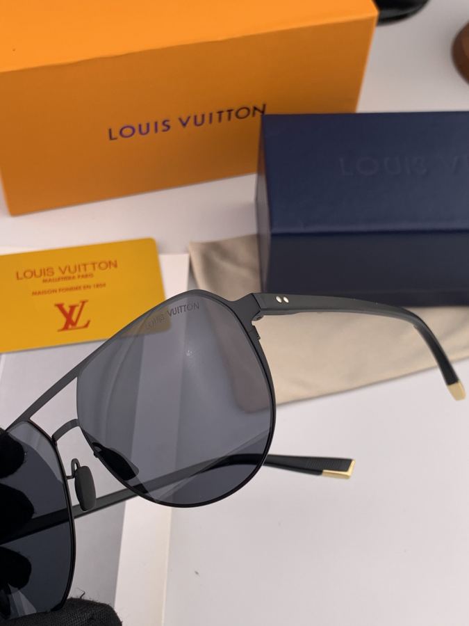 LV glasses LV men's colorful aviator polarized sunglasses Material: HD nylon thickened card slot — 1:1 Replica For Sale — photo 6