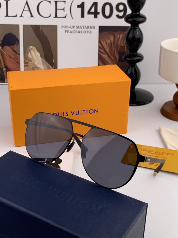 LV glasses LV men's colorful aviator polarized sunglasses Material: HD nylon thickened card slot — 1:1 Replica For Sale — photo 4
