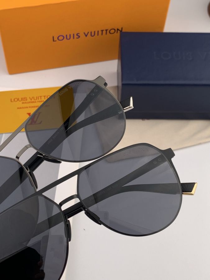 LV glasses LV men's colorful aviator polarized sunglasses Material: HD nylon thickened card slot — 1:1 Replica — photo 7