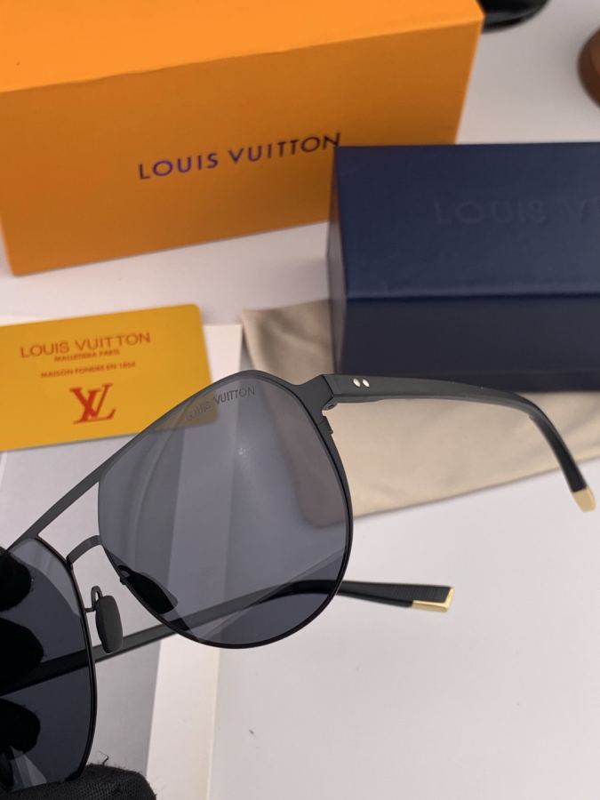 LV glasses LV men's colorful aviator polarized sunglasses Material: HD nylon thickened card slot — 1:1 Replica — photo 6
