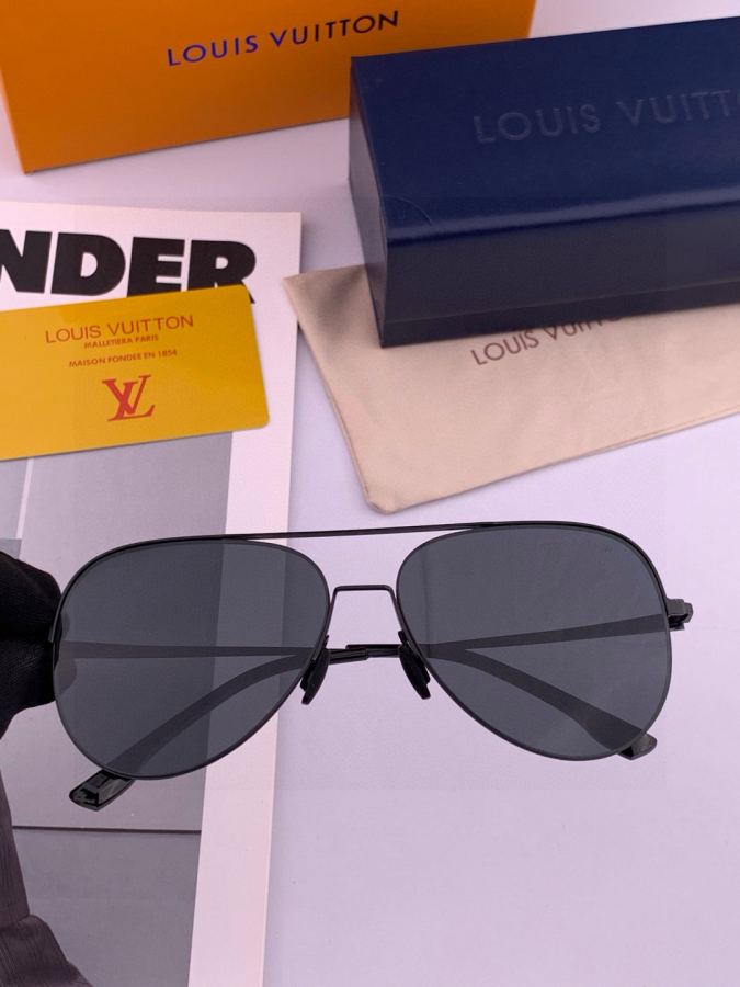 LV glasses LV men's colorful aviator polarized sunglasses Material: HD nylon thickened card slot — 1:1 Replica For Sale — photo 3