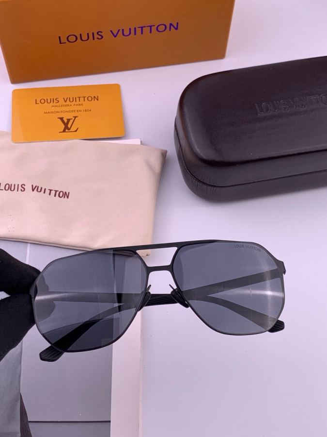 LV glasses LV men's colorful aviator polarized sunglasses Material: HD nylon thickened card slot — 1:1 Replica — photo 3