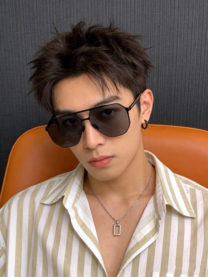 LV glasses LV men's colorful aviator polarized sunglasses Material: HD nylon thickened card slot — 1:1 Replica