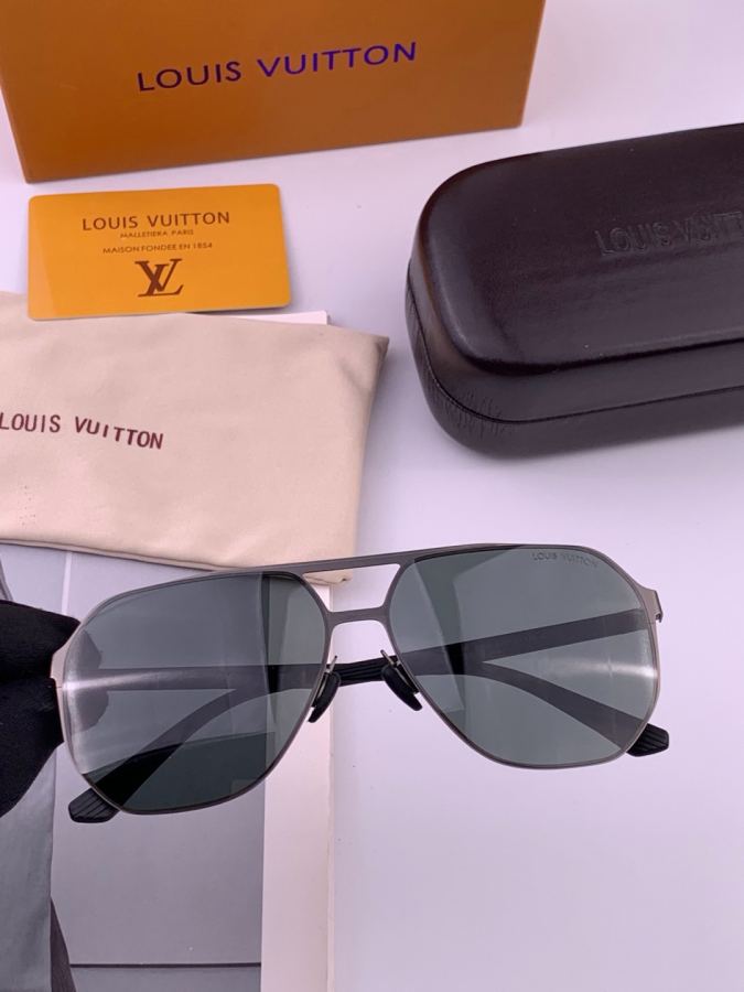 LV glasses LV men's colorful aviator polarized sunglasses Material: HD nylon thickened card slot — 1:1 Replica — photo 4