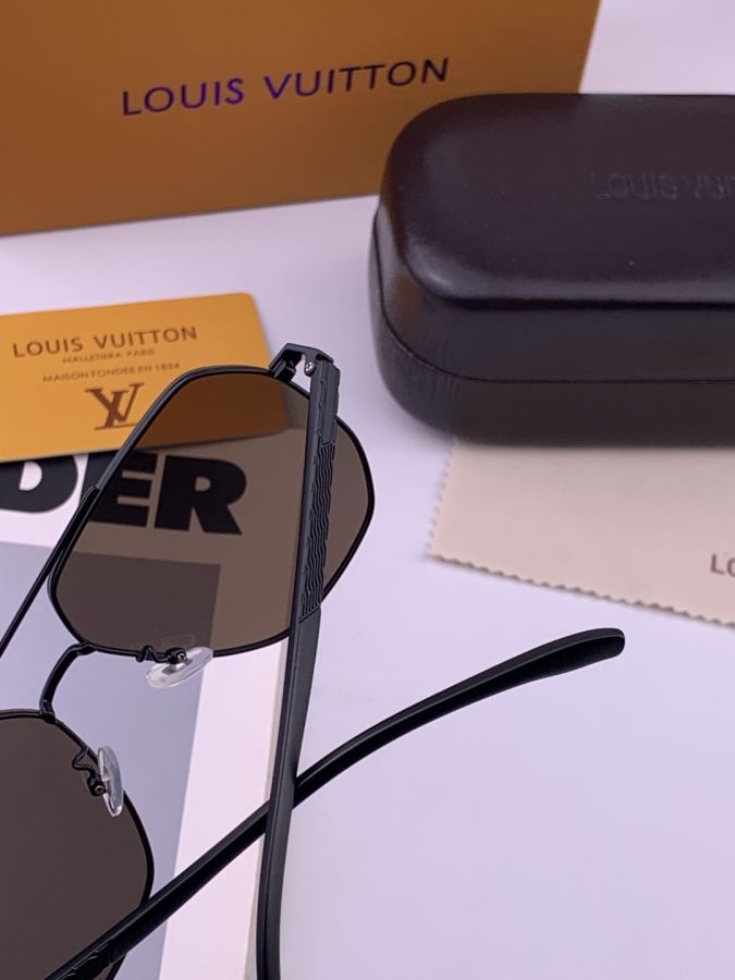 LV glasses LV men's colorful aviator polarized sunglasses Material: HD nylon thickened card slot — 1:1 Replica — photo 6