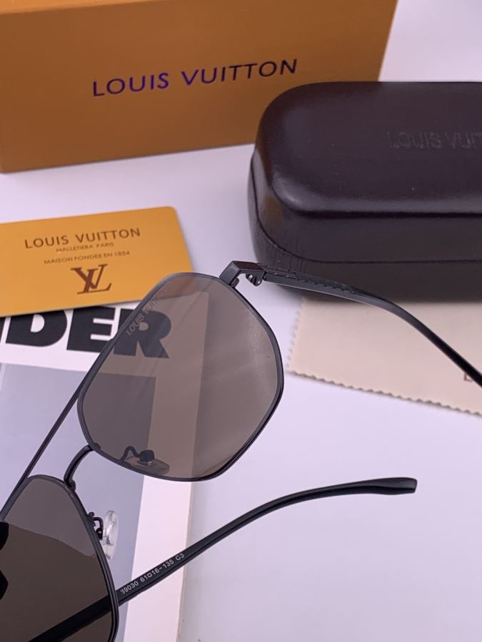 LV glasses LV men's colorful aviator polarized sunglasses Material: HD nylon thickened card slot — 1:1 Replica — photo 4
