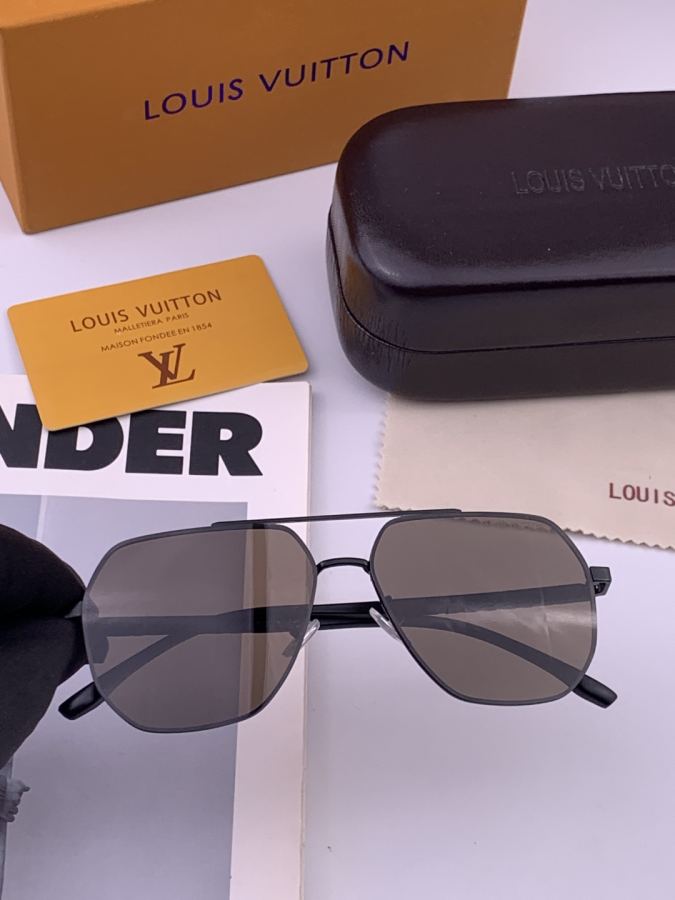 LV glasses LV men's colorful aviator polarized sunglasses Material: HD nylon thickened card slot — 1:1 Replica — photo 2